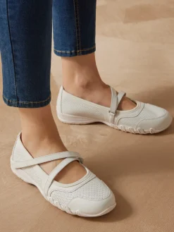 Babies d'été cuir perforé