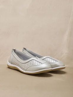 Ballerines dessus cuir perforé