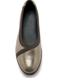 Ballerines tout cuir élastiquées