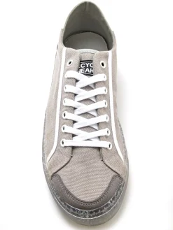 Baskets basses en matière recyclé