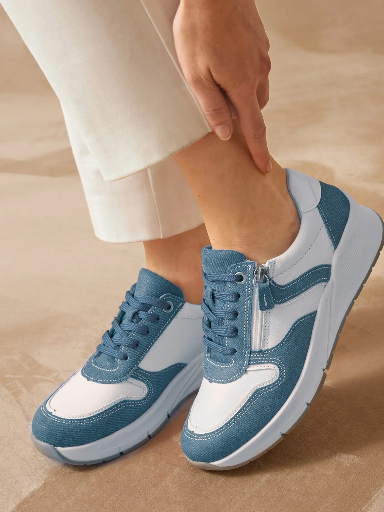 Baskets bicolores avec zip côté