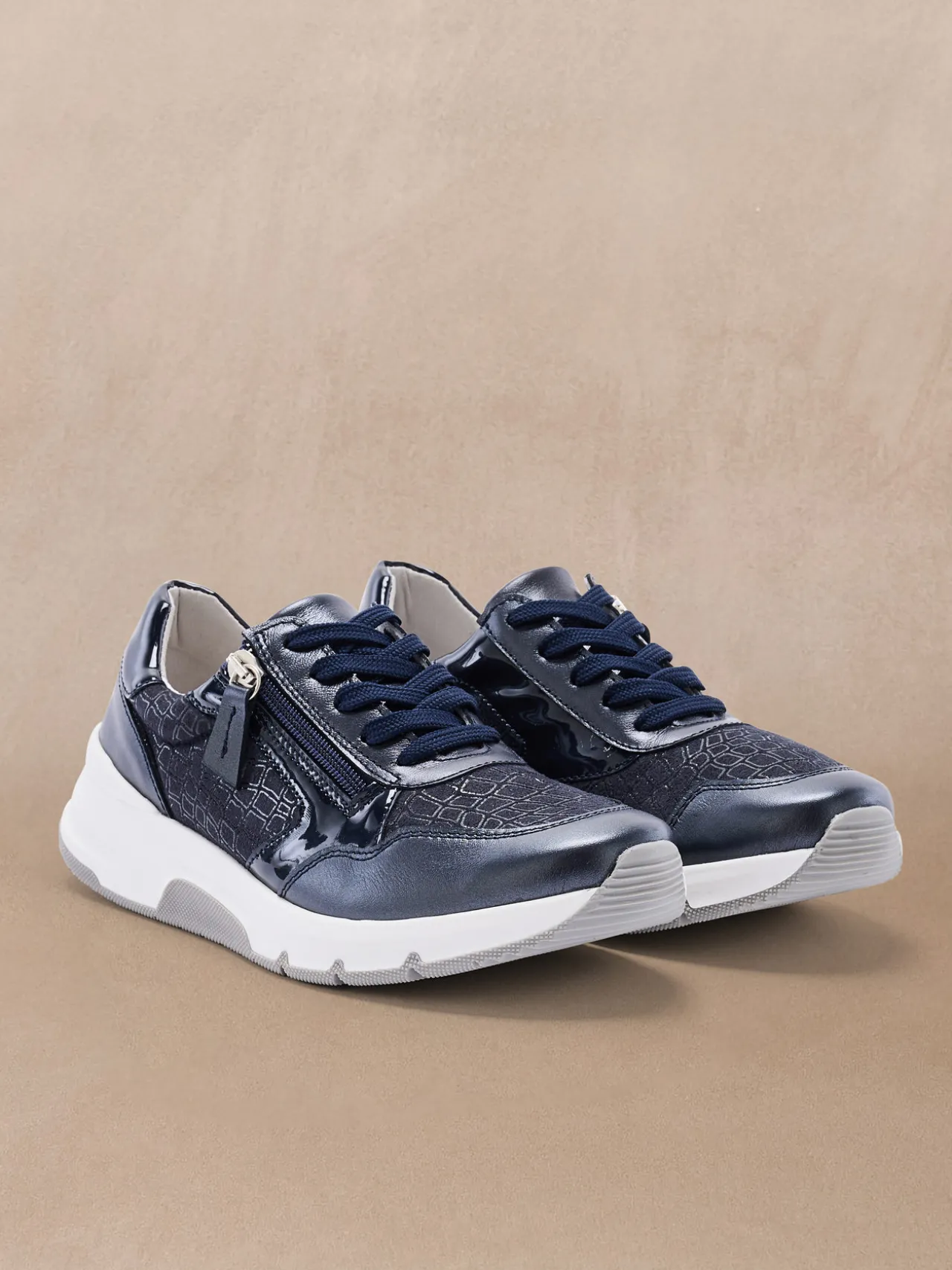 Baskets cuir et textile