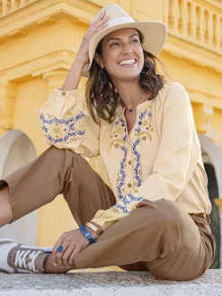 Blouse brodée avec lin