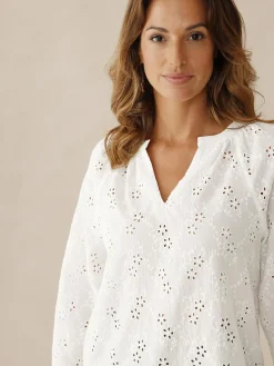 Blouse en brooderie anglaise