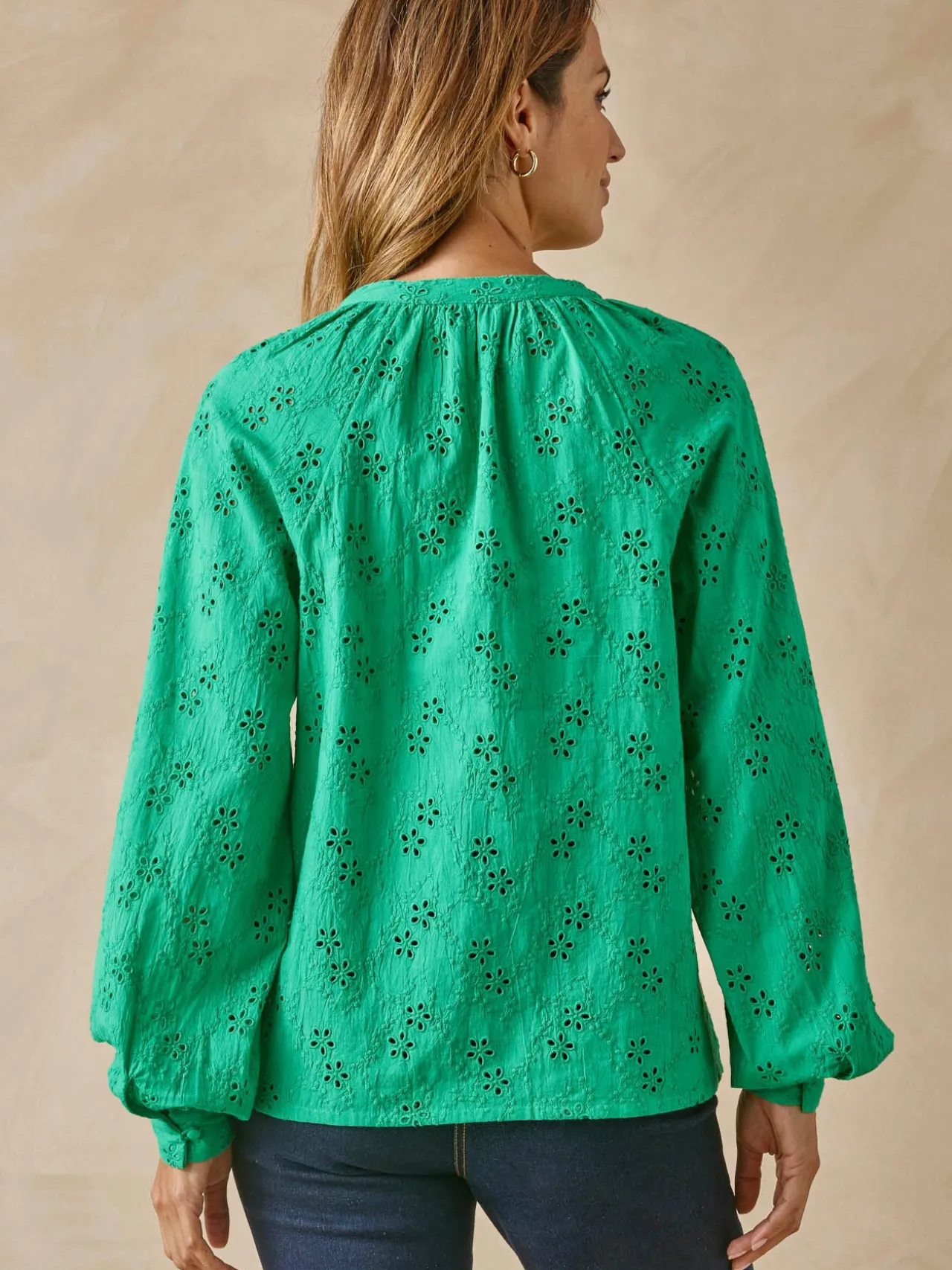 Blouse en brooderie anglaise