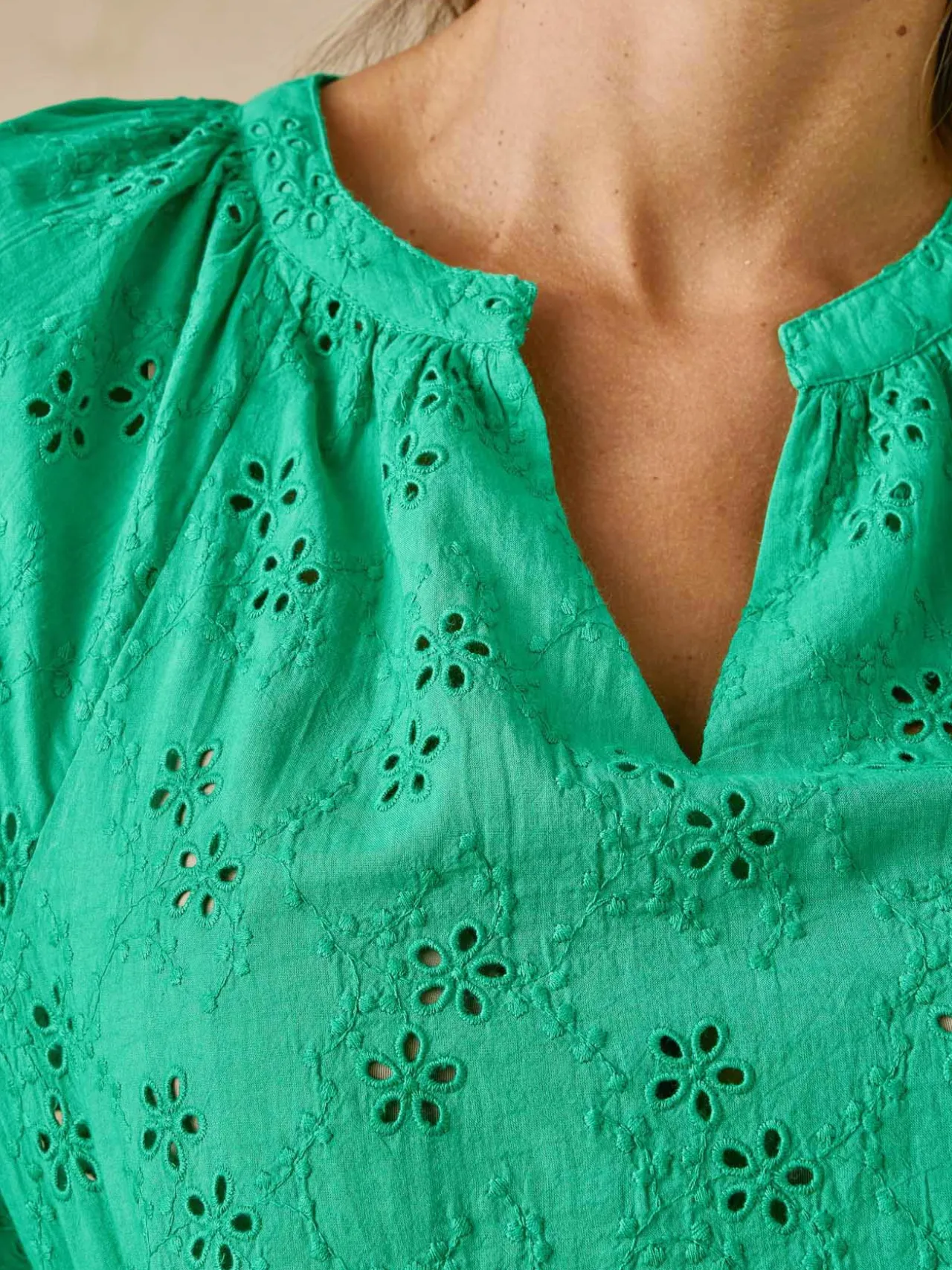 Blouse en brooderie anglaise