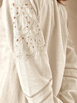 Blouse manches brodées