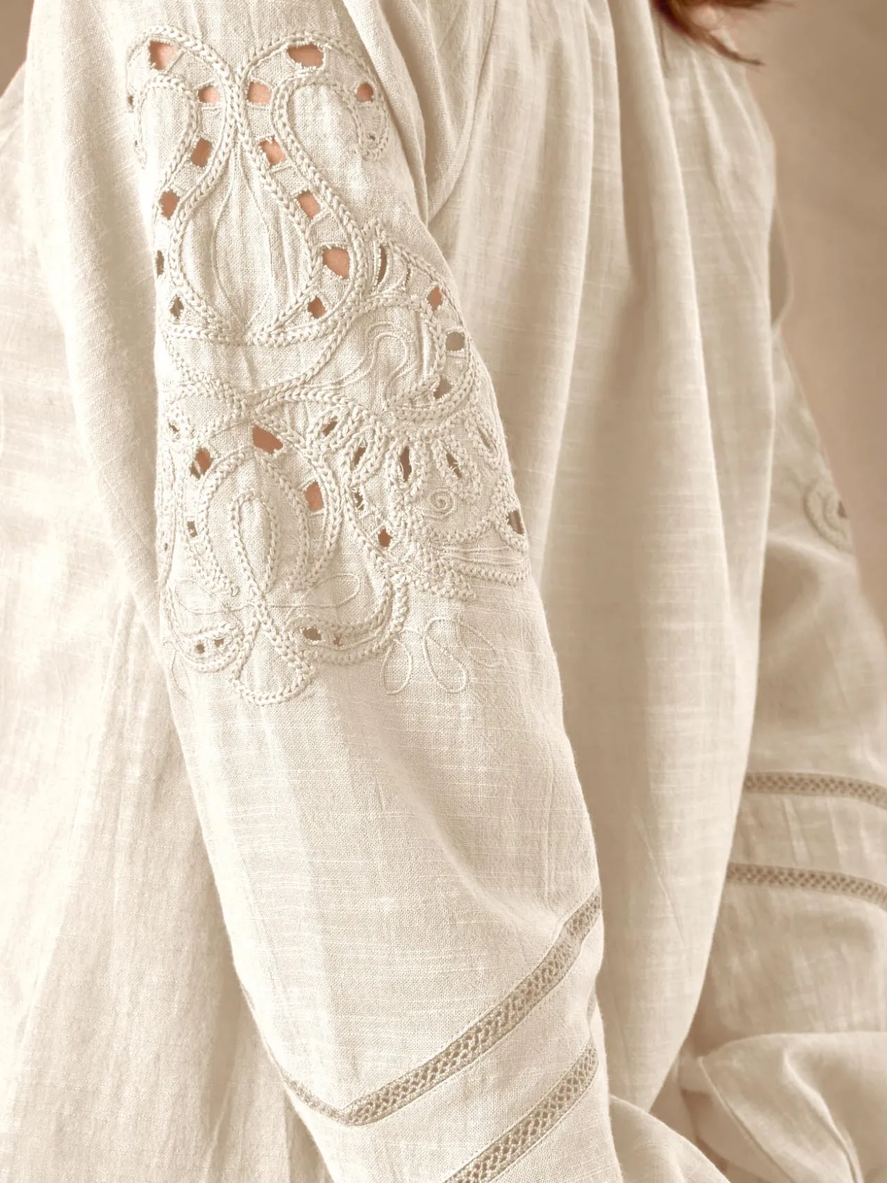 Blouse manches brodées