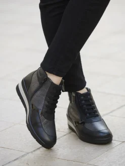 Boots zippées et lacées doublées suédine