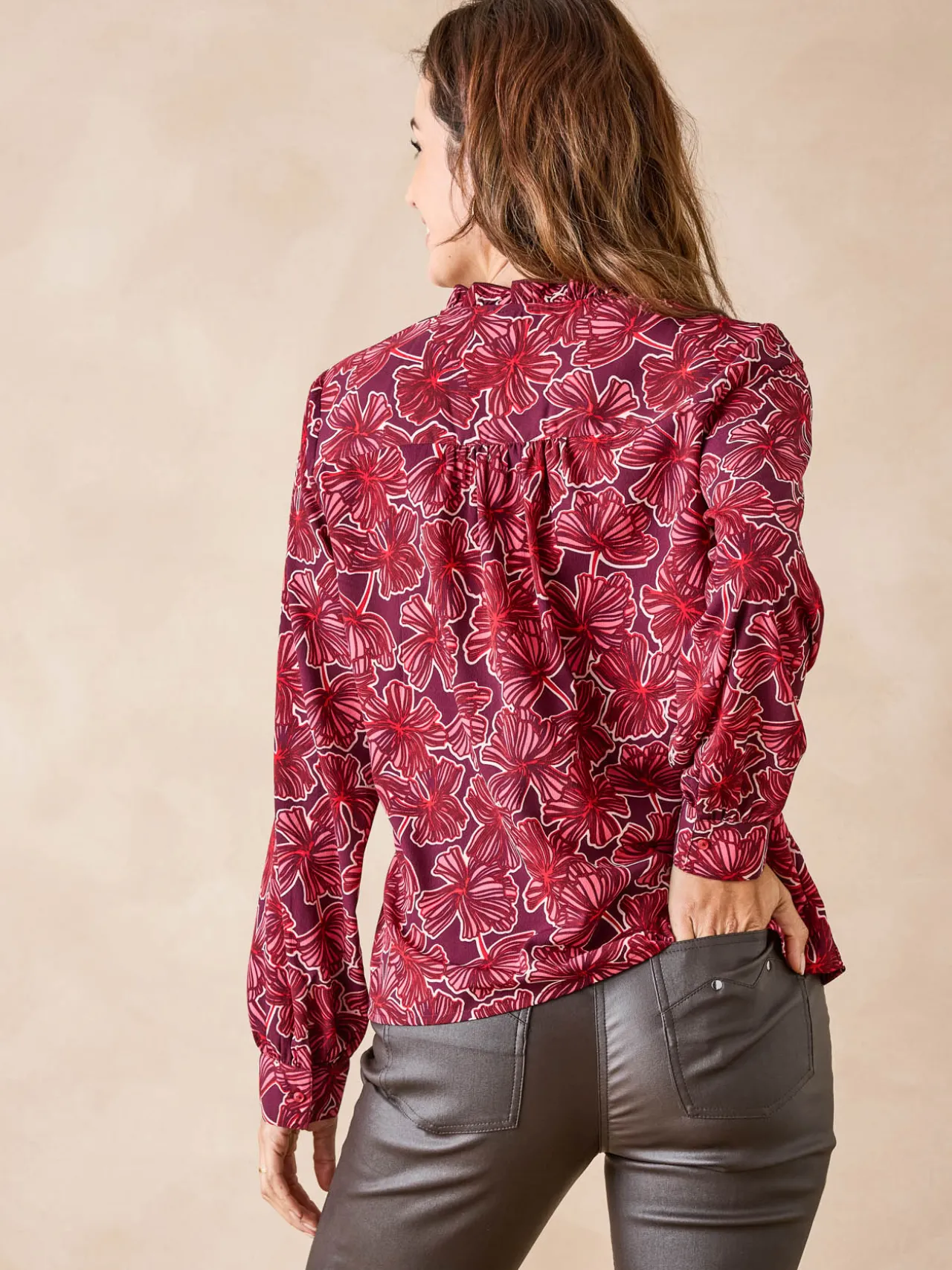 Chemisier en crêpe col montant volanté