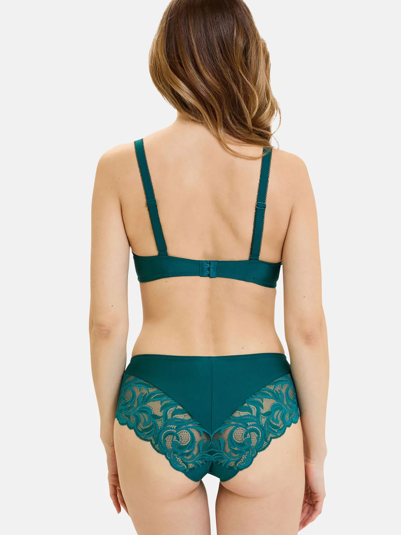 Culotte haute dentelle et microfibre