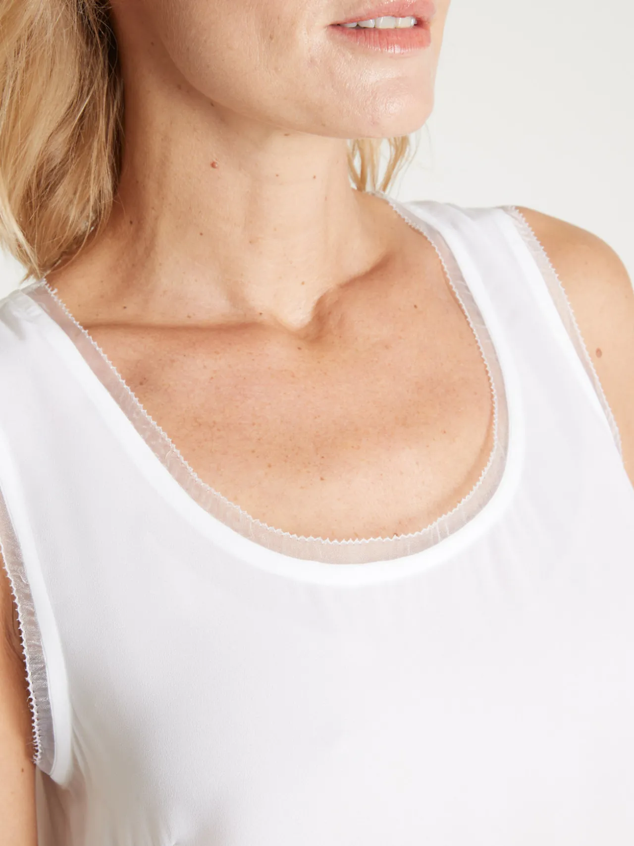 Débardeur en crêpe avec dentelle