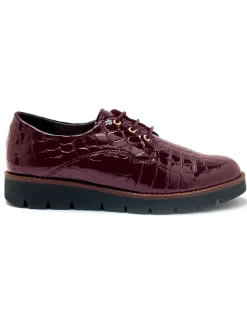 Derbies vernis façon croco
