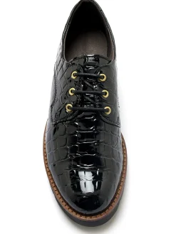 Derbies vernis façon croco