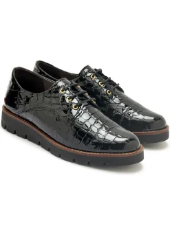 Derbies vernis façon croco