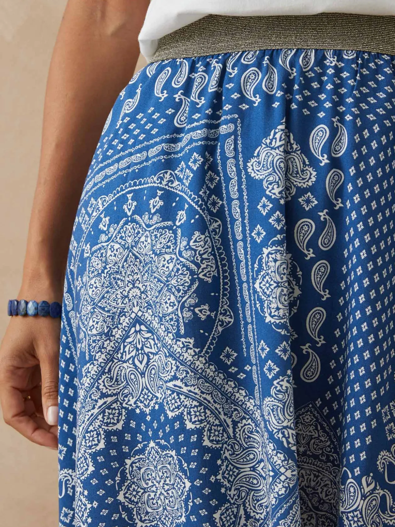 Jupe courte entièrement élastiquée