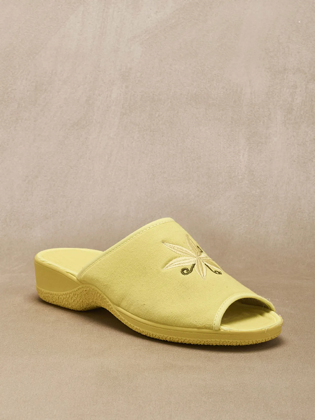 Mules brodées doublure éponge