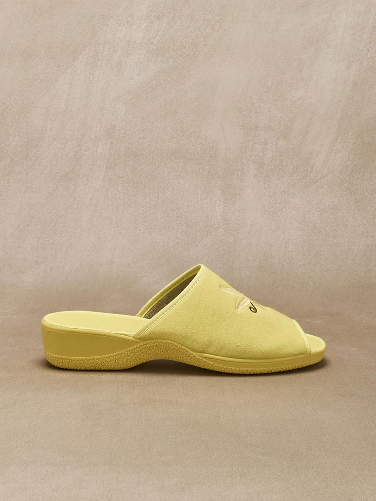 Mules brodées doublure éponge