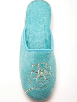 Mules fermées brodées