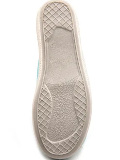 Mules fermées brodées