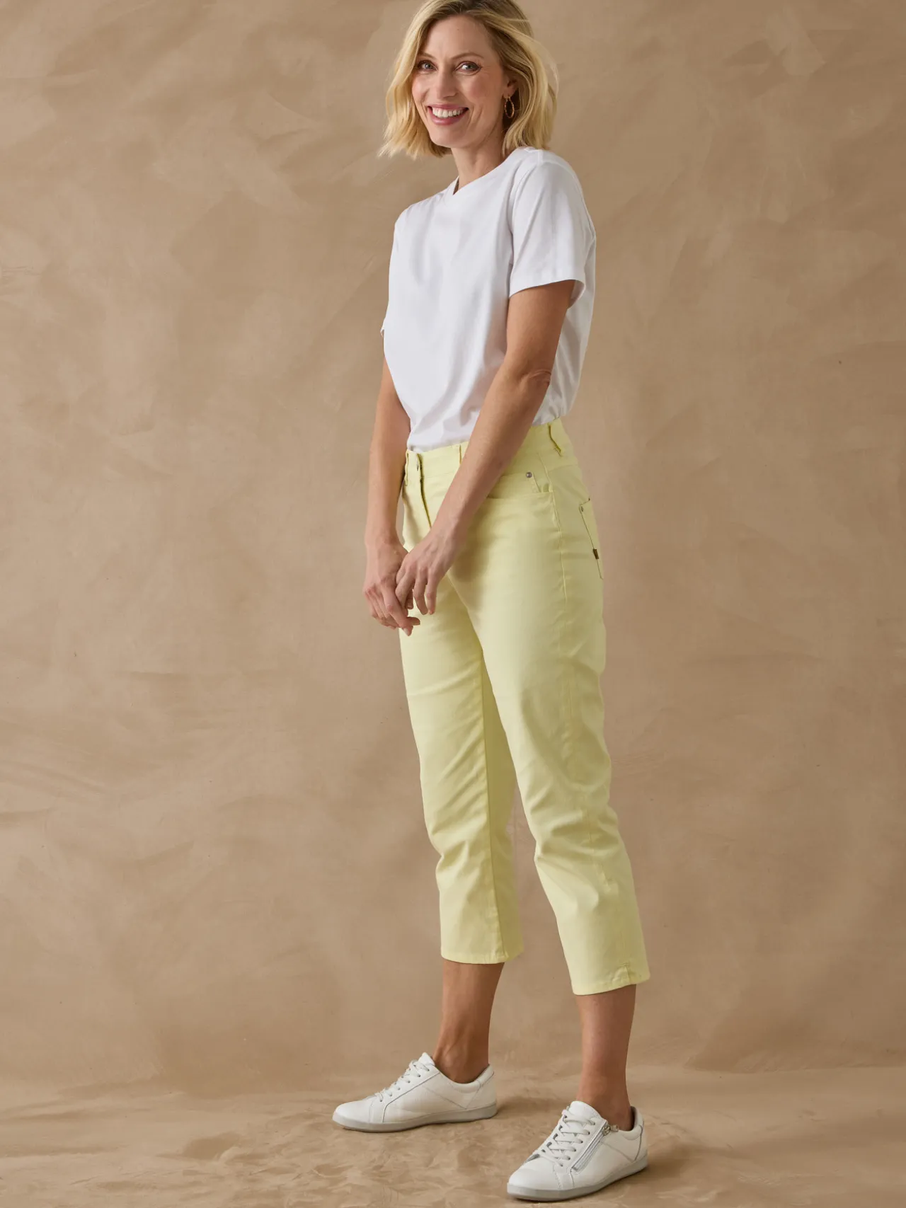 Pantacourt élastiqué en gabardine