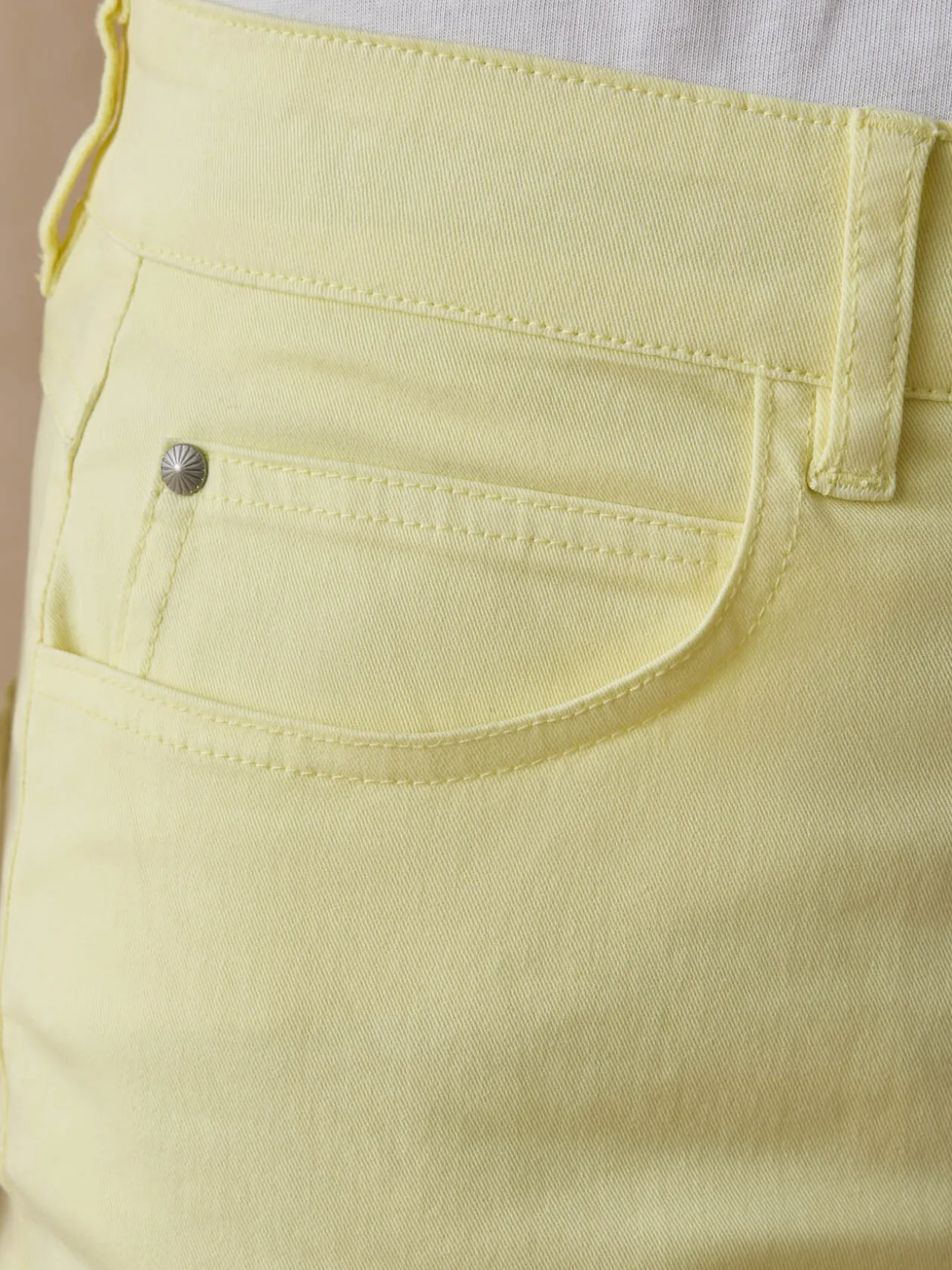 Pantacourt élastiqué en gabardine