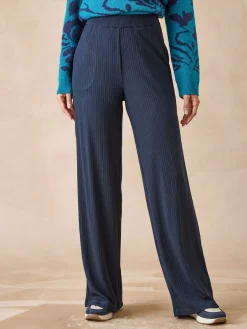 Pantalon large et droit