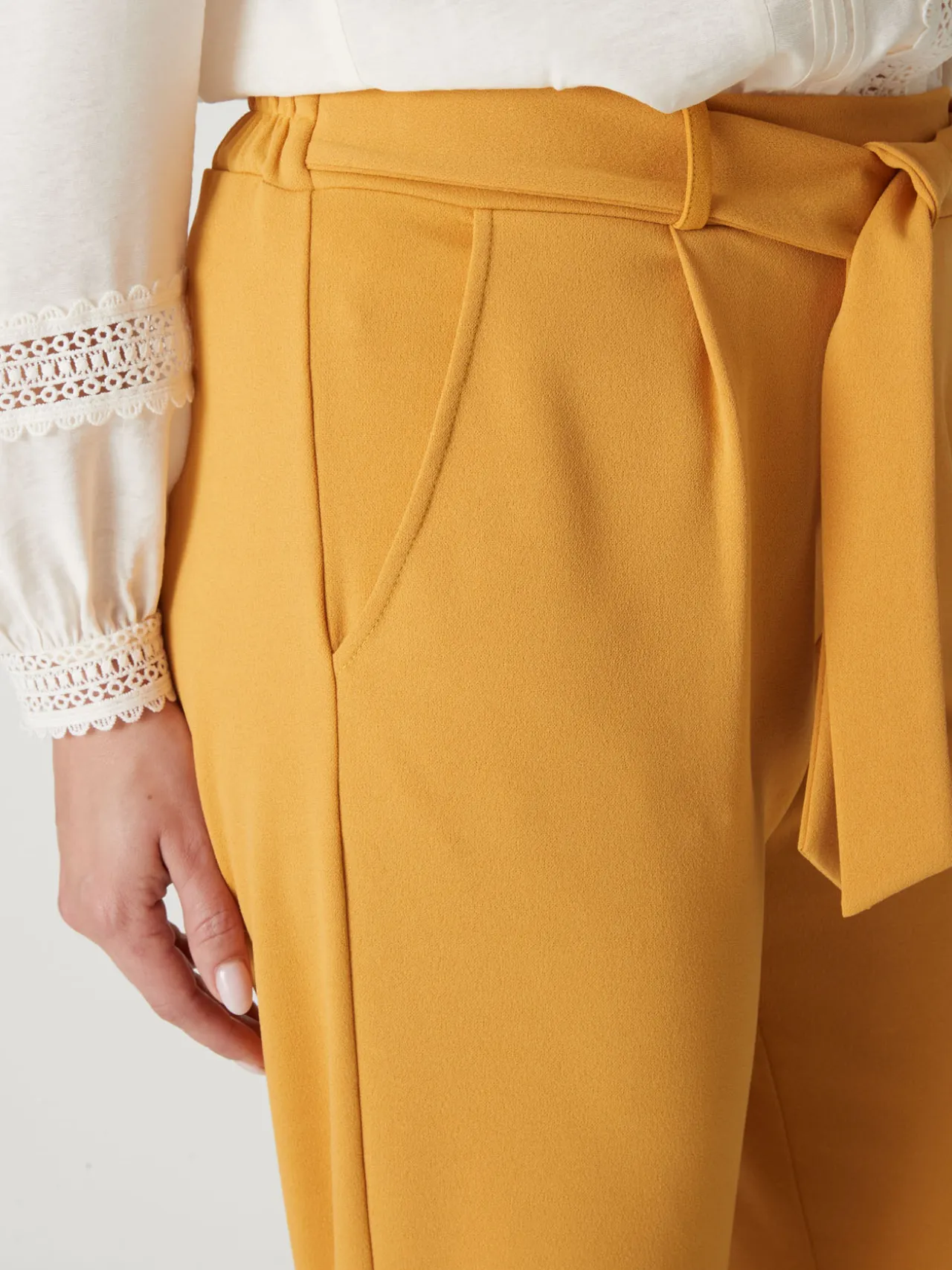 Pantalon élastiqué en maille