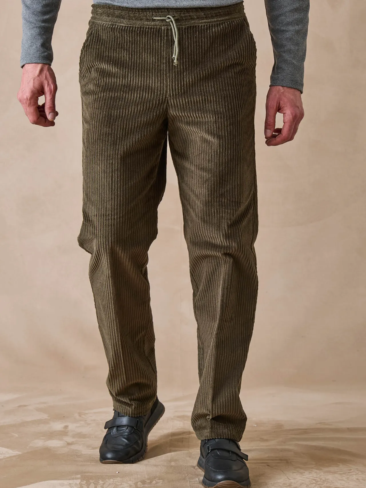 Pantalon élastiqué en velours 200 raies