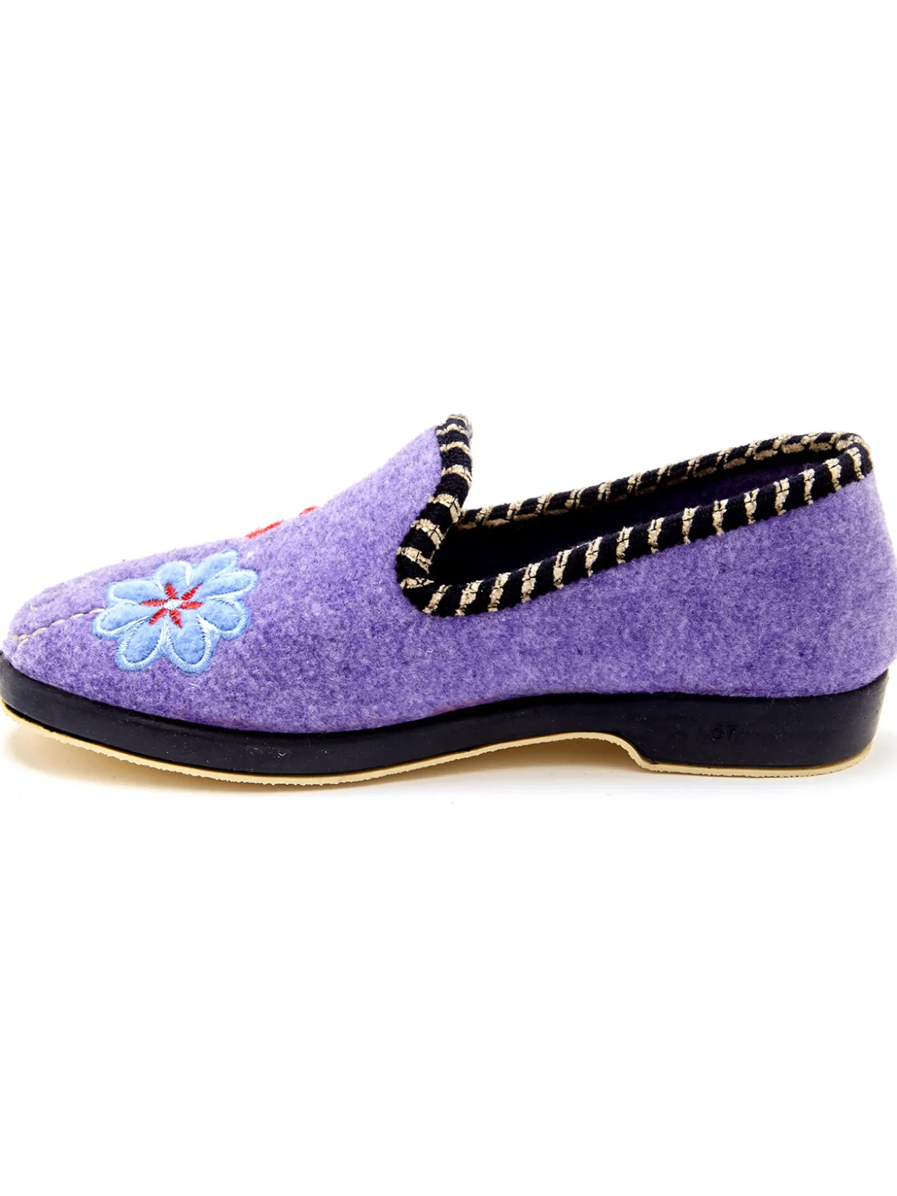 Pantoufles brodées