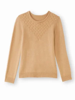 Pull avec jeu de maille pointelle