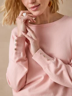 Pull boutons-bijoux aux manches