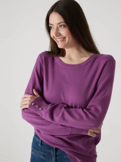 Pull boutons-bijoux aux manches