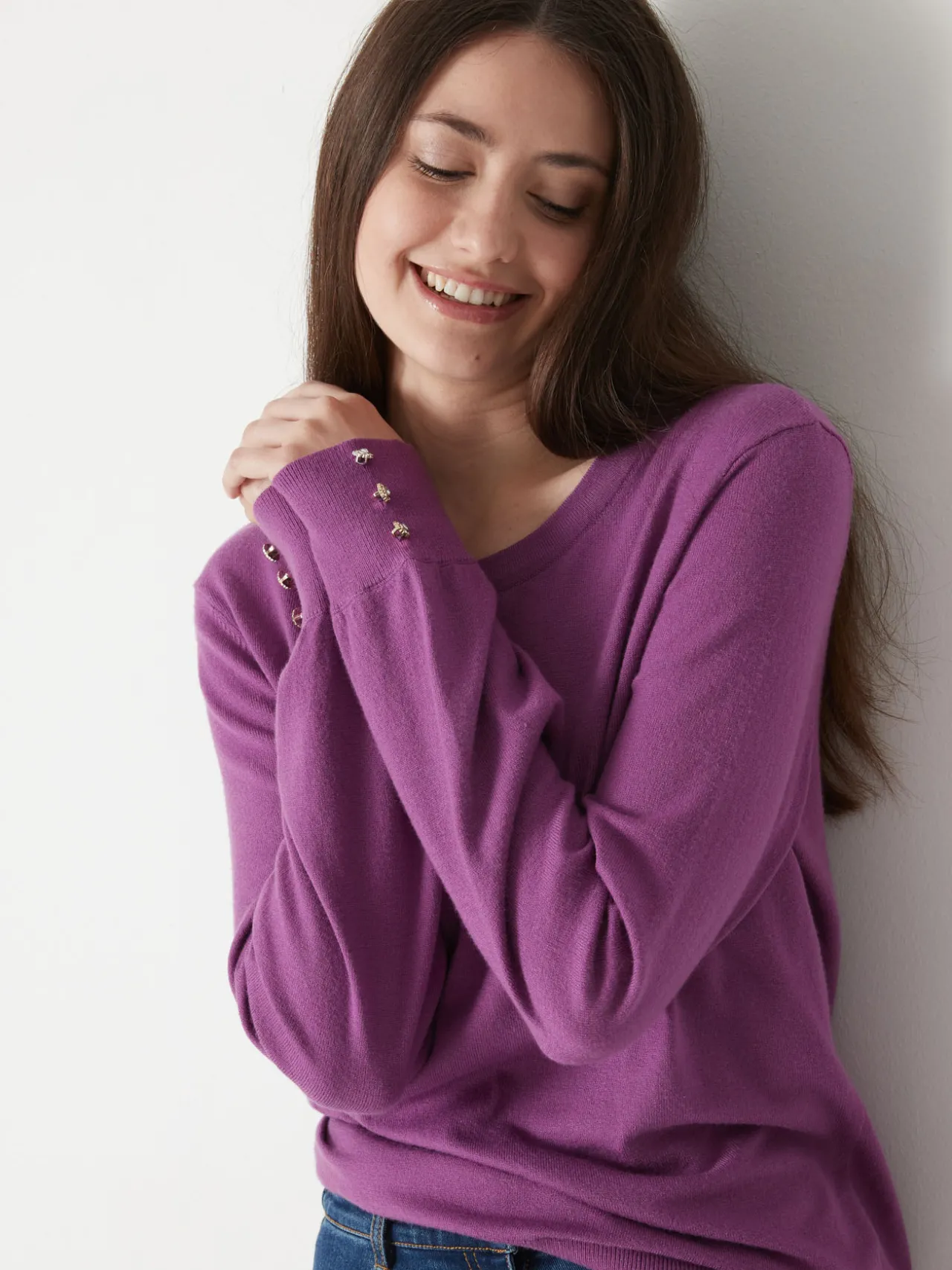 Pull boutons-bijoux aux manches