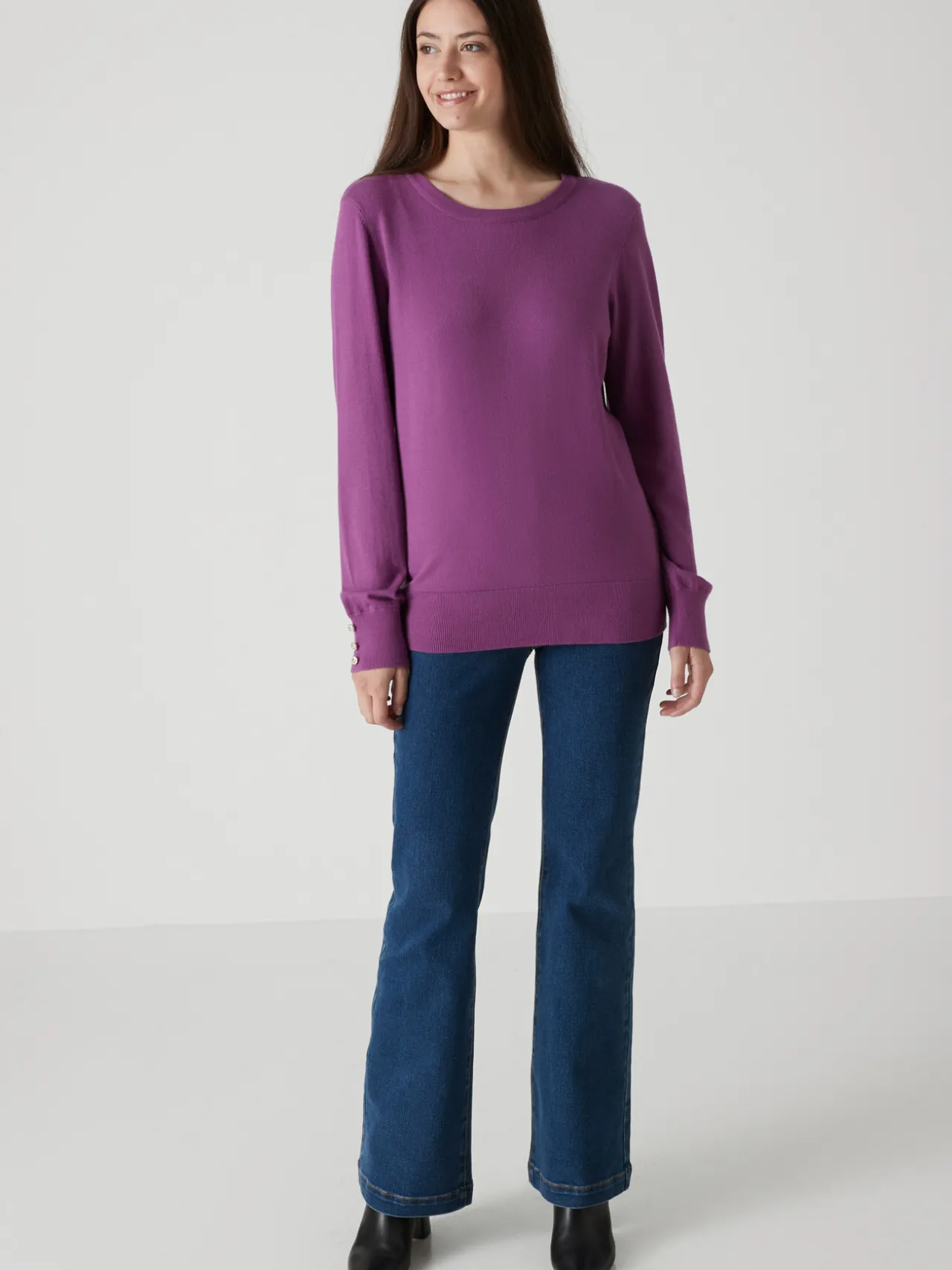 Pull boutons-bijoux aux manches