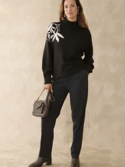 Pull brodé col montant