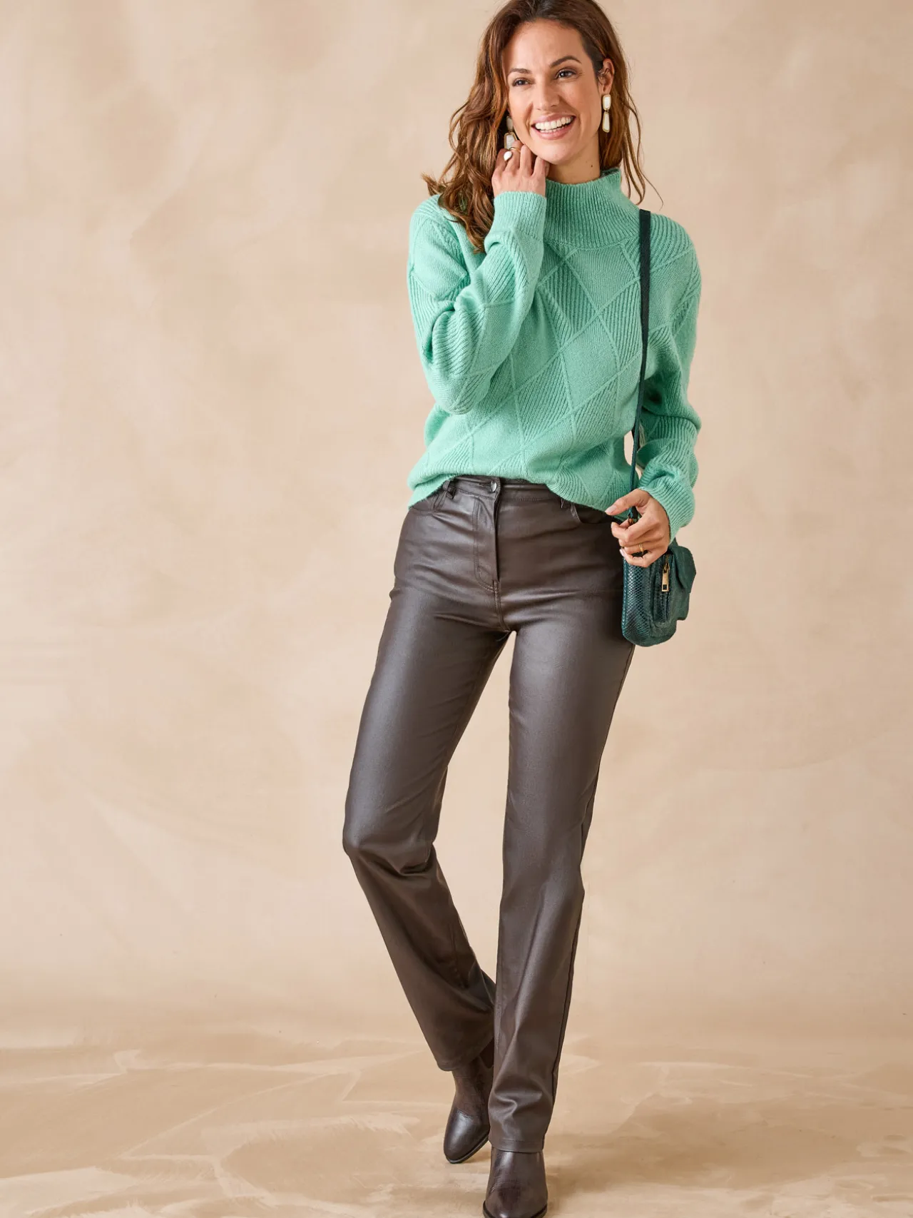 Pull géométrique col montant