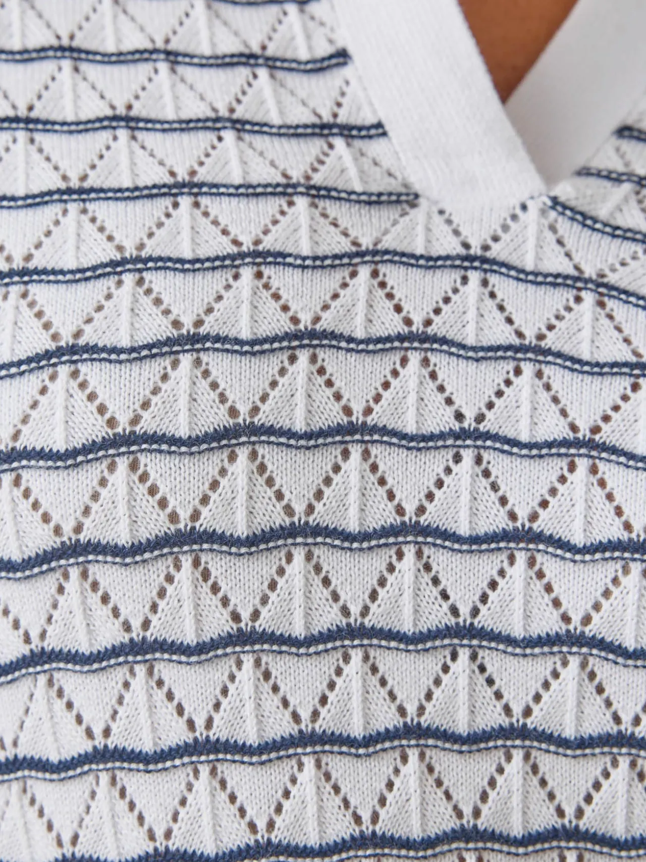 Pull maille fantaisie et jeux de rayures