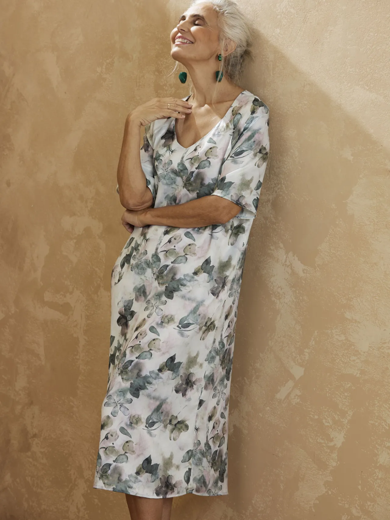 Robe effet satiné manches larges