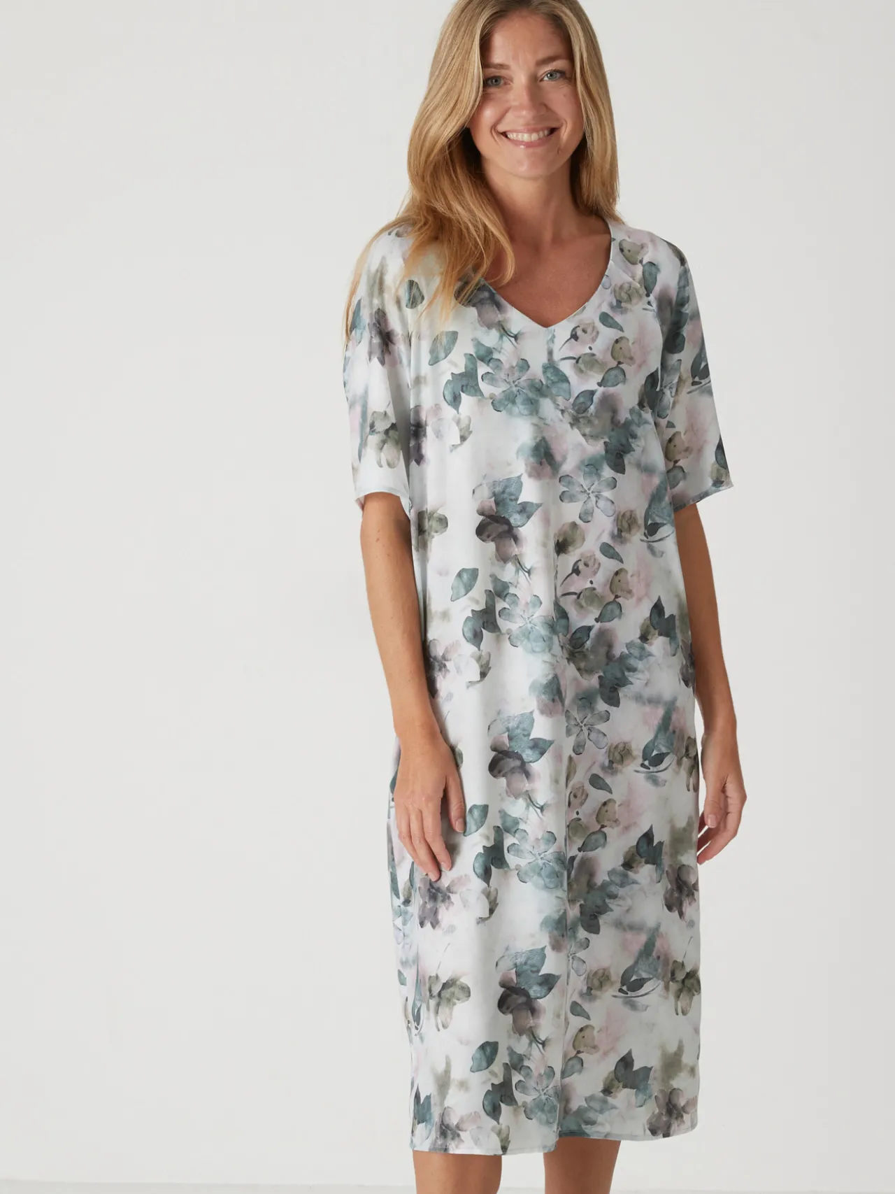 Robe effet satiné manches larges