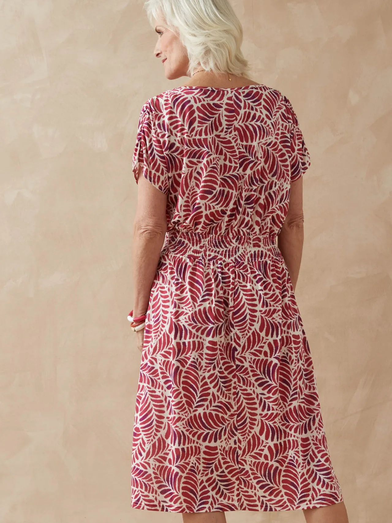 Robe encolure bateau en maille fluide