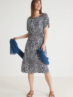 Robe encolure bateau en maille fluide