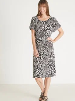 Robe encolure bateau en maille fluide