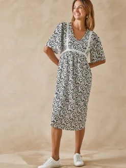 Robe évasée élastiquée taille