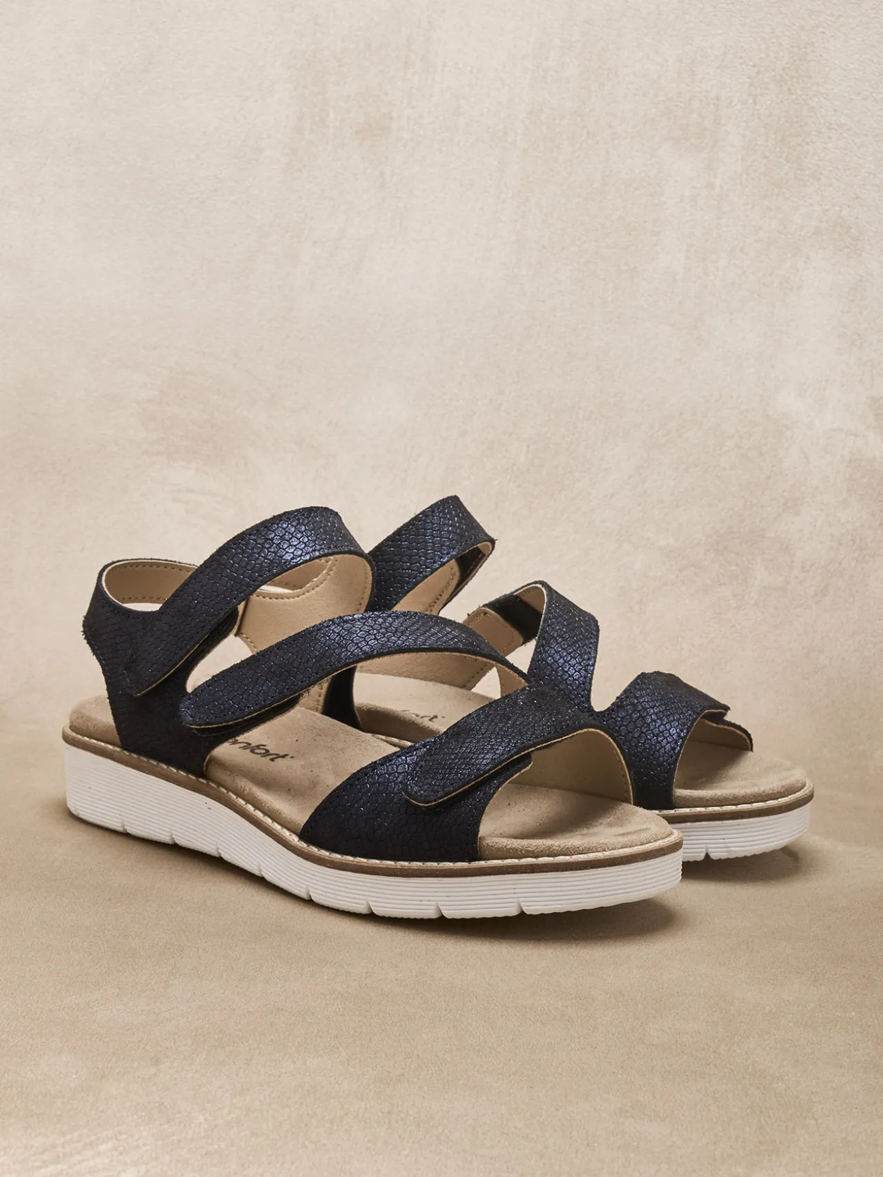 Sandales à scratchs ouverture totale