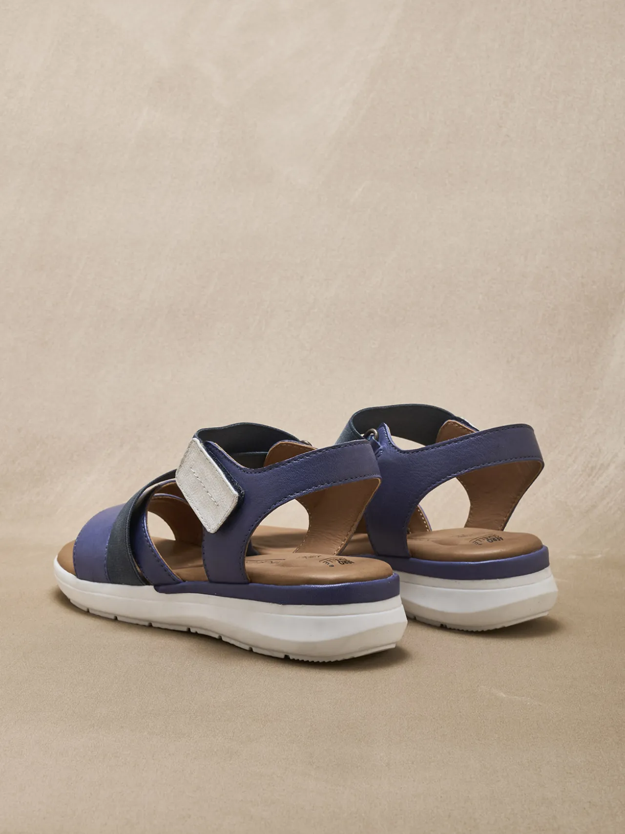 Sandales cuir à scratch et élastiques