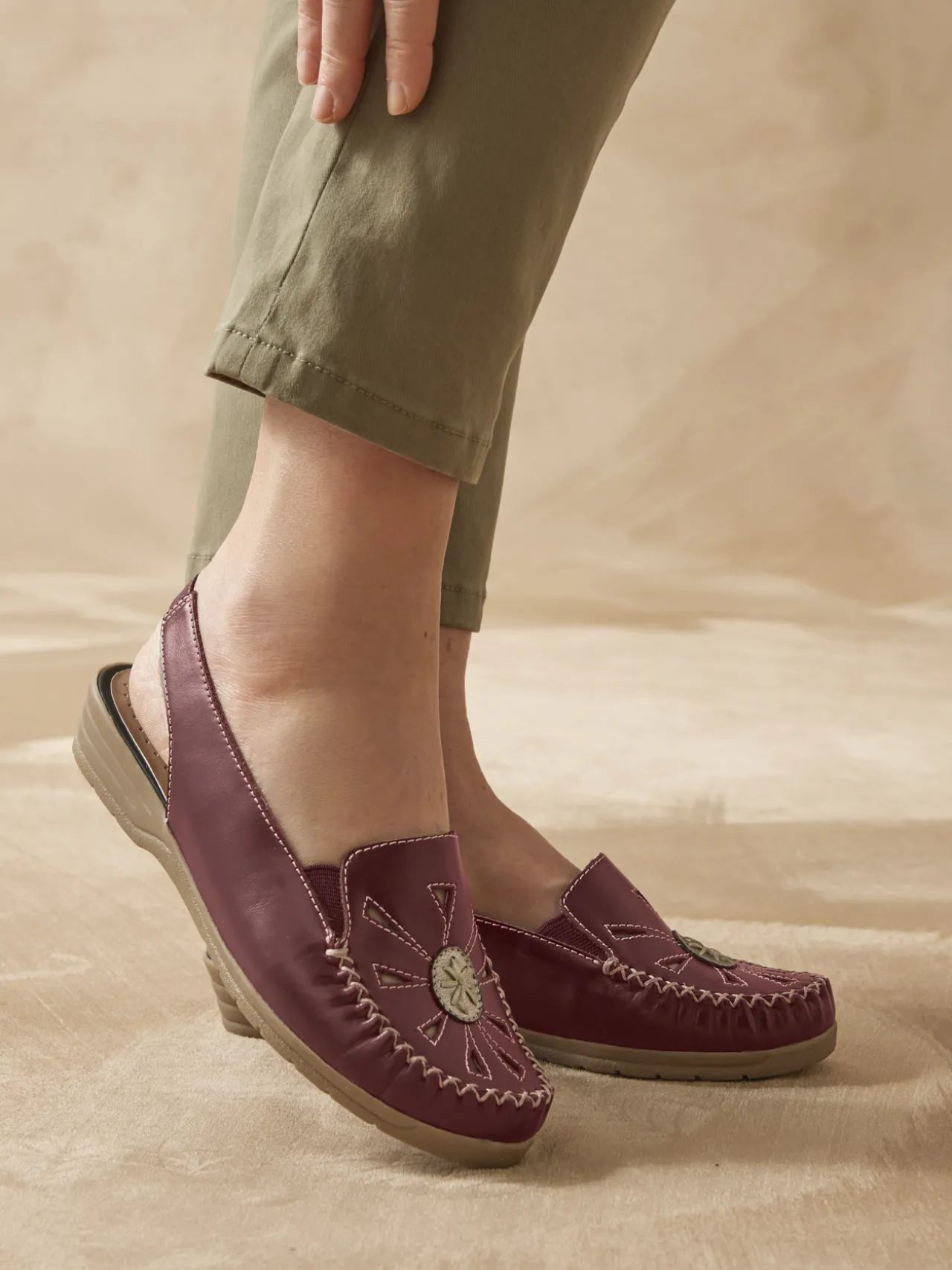 Sandales cuir ajouré élastiquées