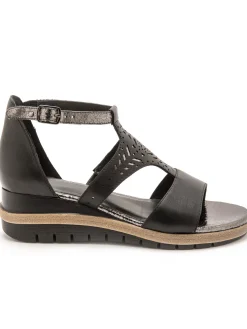 Sandales cuir motifs ajourés