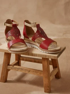 Sandales cuir motifs ajourés