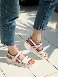 Sandales ouverture totale par scratchs